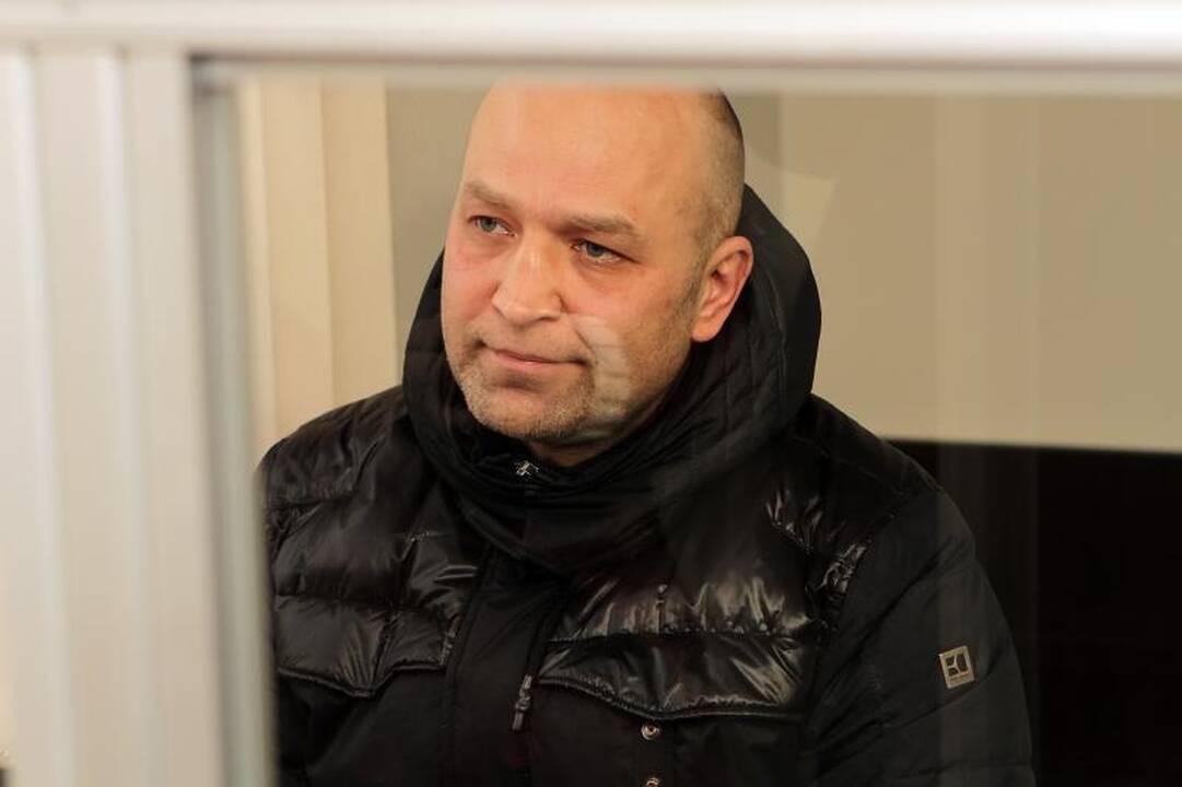 Dėl sukčiavimo sulaikyti policijos pareigūnai savo kaltę neigia