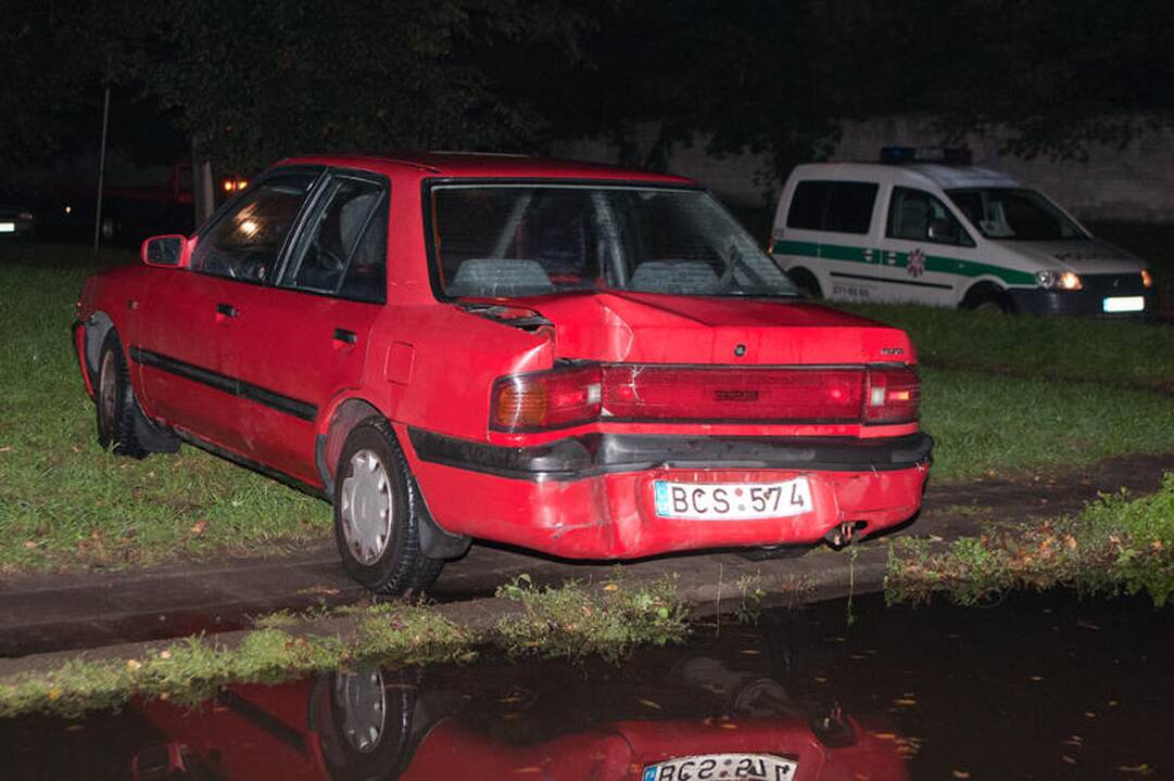Girti kelių „ereliai“ Vilniuje daužė šviesoforus
