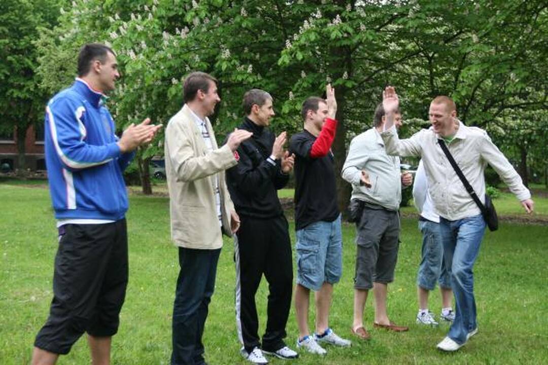 „Lietuvos ryto“ pergales primins ąžuolų parkas