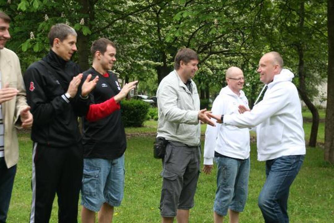 „Lietuvos ryto“ pergales primins ąžuolų parkas