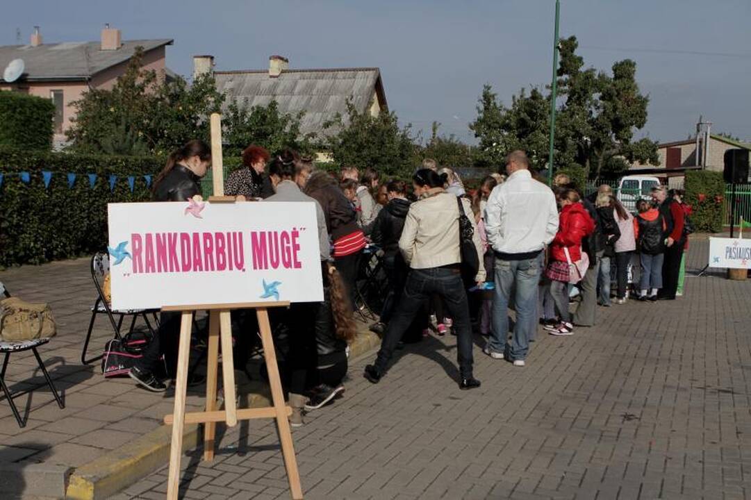 Saulėtą rudens dieną Melnragėje pramogavo šeimos
