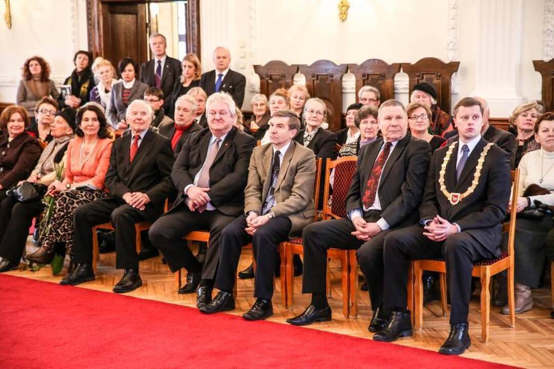 Knyga apie Maironį A. Ruseckaitei pelnė B. Brazdžionio premiją