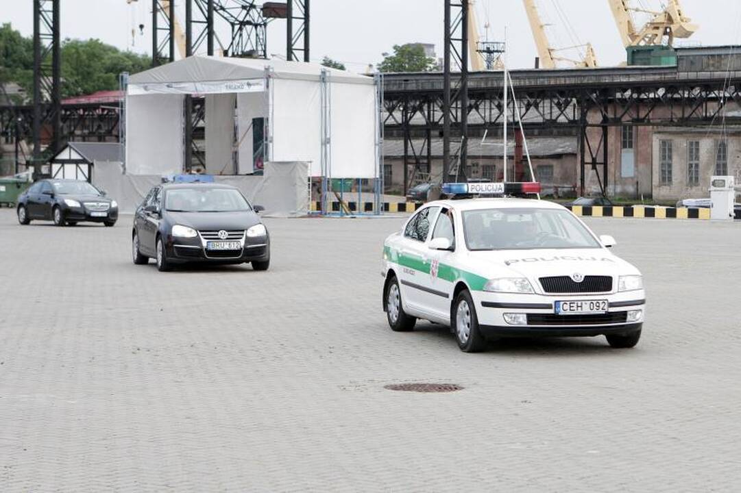 Kinų generolas Klaipėdos uostą apžiūrėjo iš laivo
