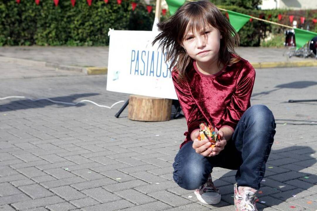 Saulėtą rudens dieną Melnragėje pramogavo šeimos