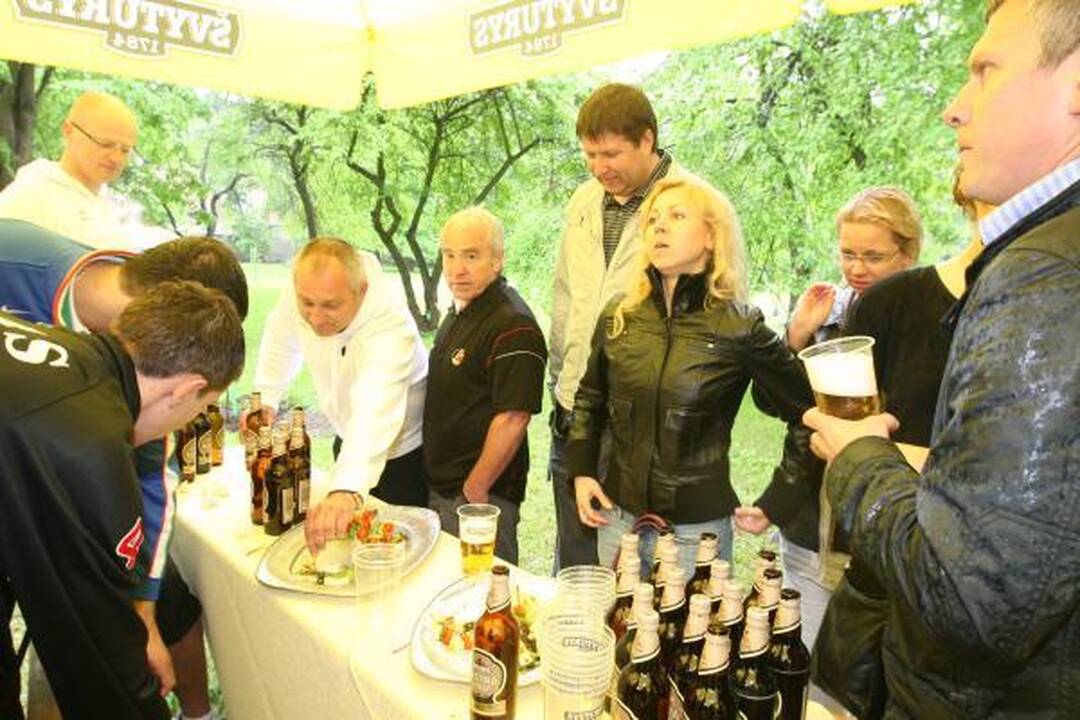 „Lietuvos ryto“ pergales primins ąžuolų parkas