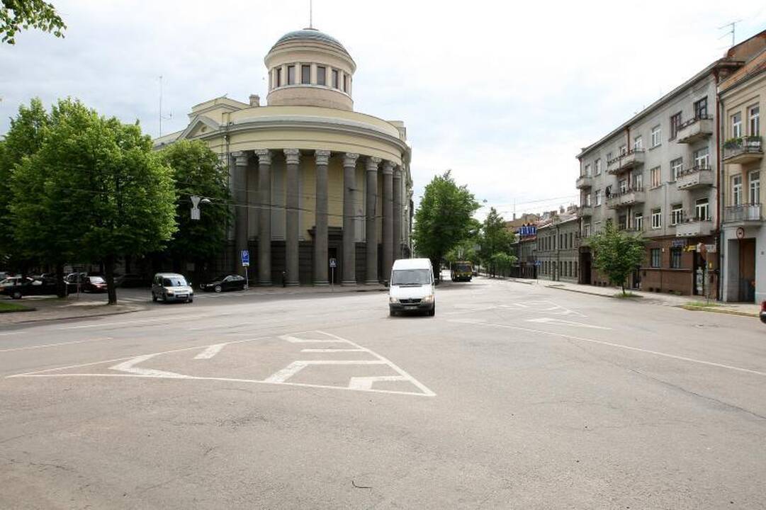 Valdininkai šalia savivaldybės įsigeidė žiedinės sankryžos