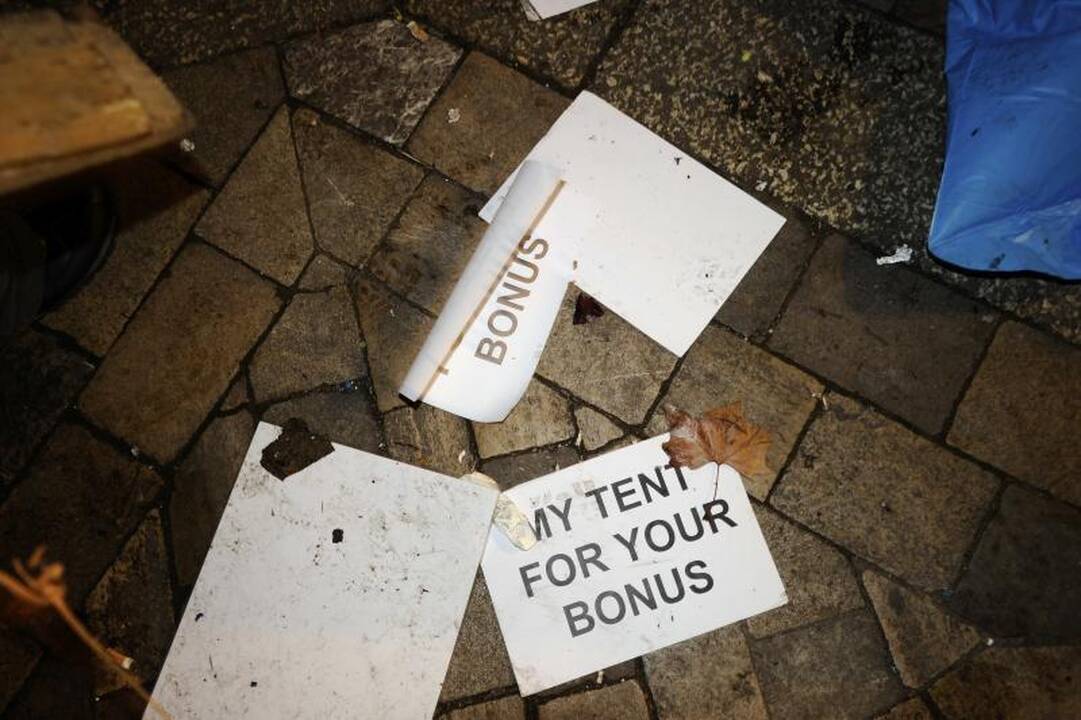 Londone baigta ardyti antikapitalistinio „Occupy“ judėjimo stovykla