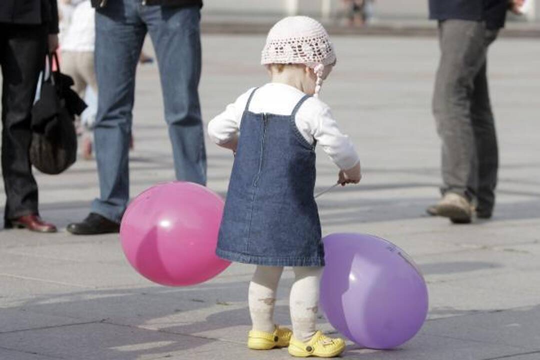 Tarptautinė vaikų gynimo diena – su violetiniu atspalviu