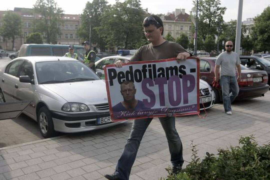 Tarptautinė vaikų gynimo diena – su violetiniu atspalviu