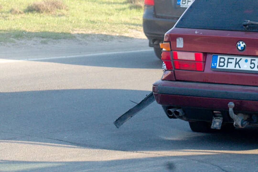 Girtas vairuotojas siautėjo sausakimšame prospekte (papildyta)
