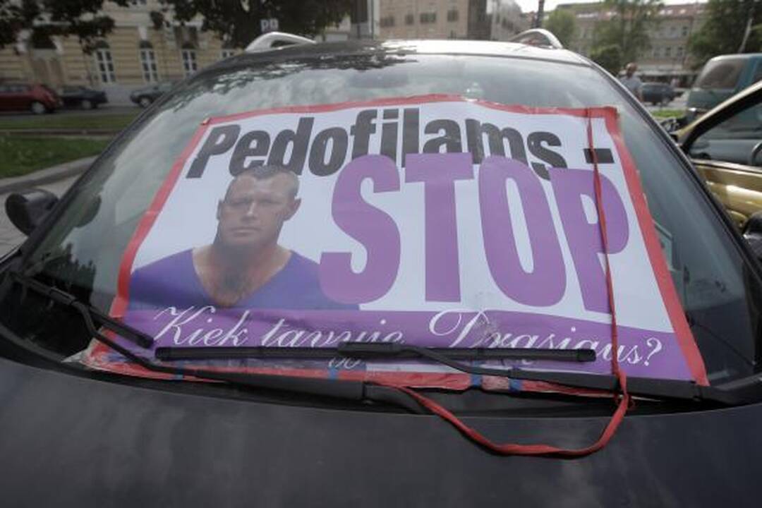 Tarptautinė vaikų gynimo diena – su violetiniu atspalviu