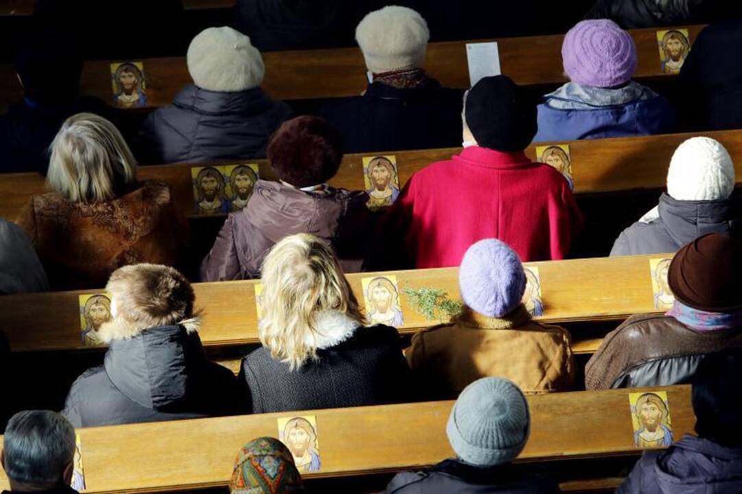 Jaunimo mišiose mažieji klaipėdiečiai raginti netramdyti gerų emocijų