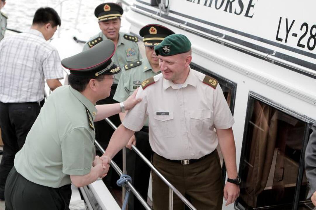 Kinų generolas Klaipėdos uostą apžiūrėjo iš laivo