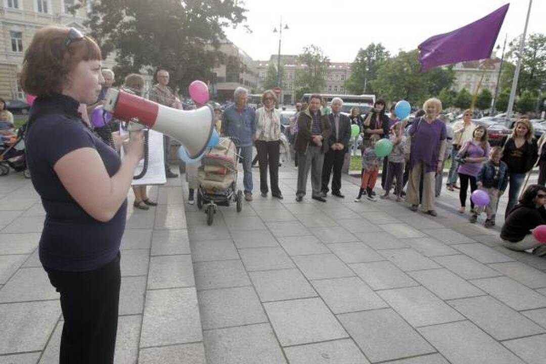 Tarptautinė vaikų gynimo diena – su violetiniu atspalviu