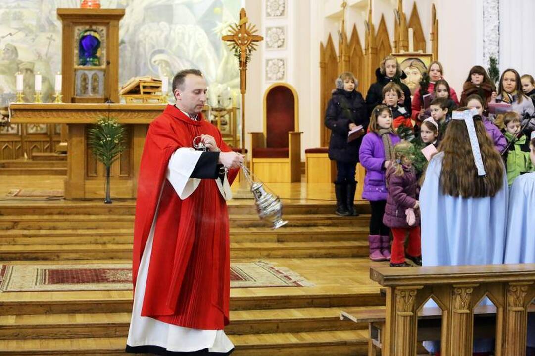 Jaunimo mišiose mažieji klaipėdiečiai raginti netramdyti gerų emocijų