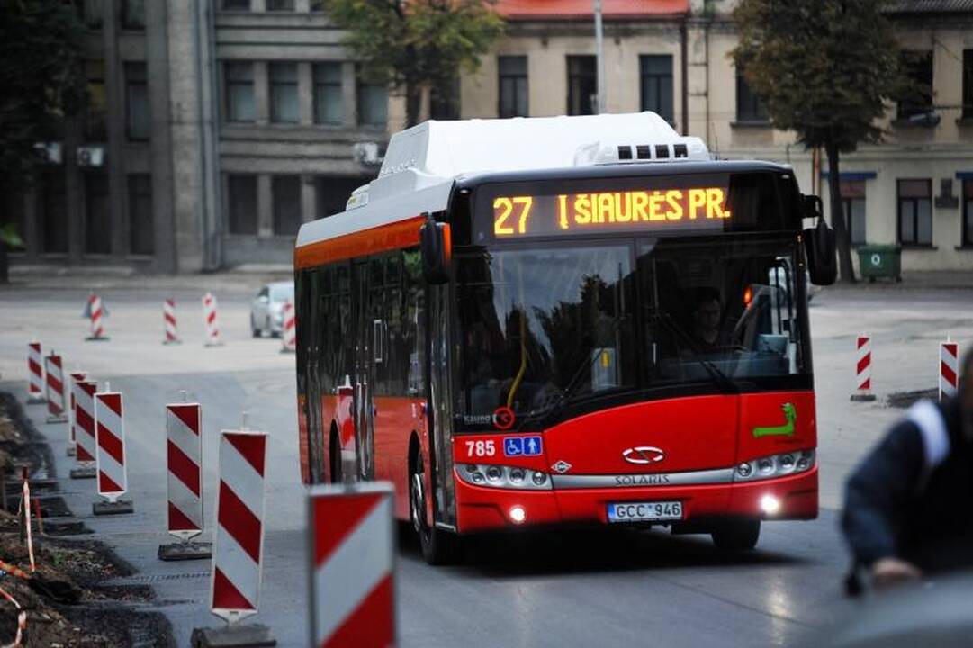 Parodos kalnu          vėl rieda autobusai 