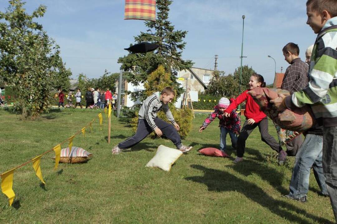 Saulėtą rudens dieną Melnragėje pramogavo šeimos