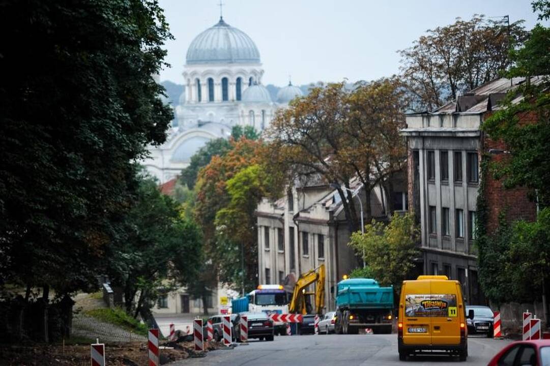 Parodos kalnu          vėl rieda autobusai 
