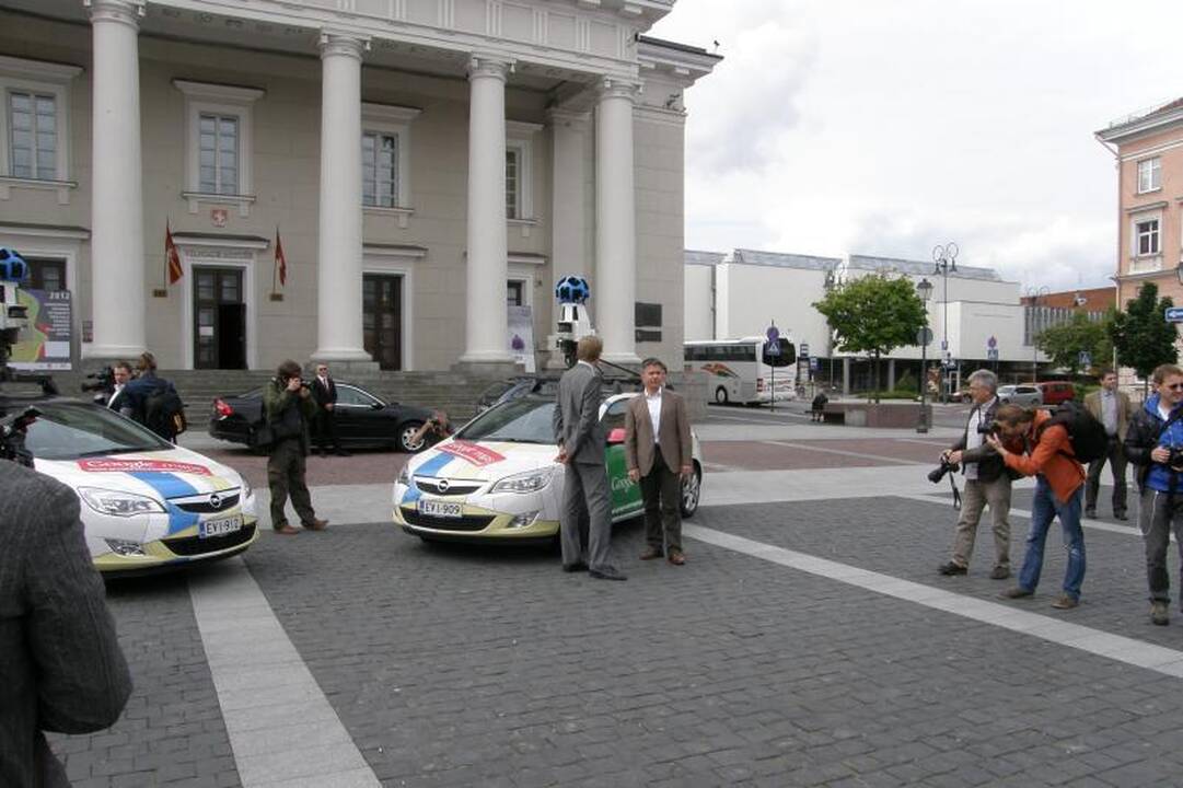 „Google“ automobiliai į šalies gatves išriedės penktadienį