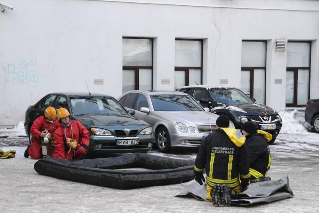 Vilniaus centre rastas vokas su neaiškaus turinio medžiaga