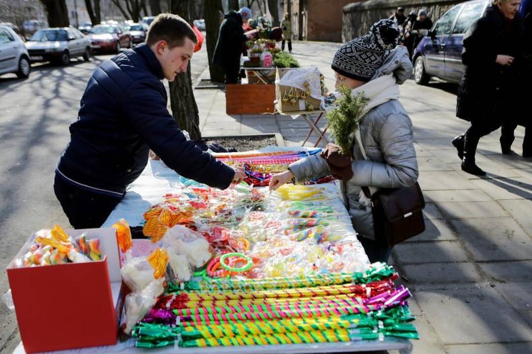 Jaunimo mišiose mažieji klaipėdiečiai raginti netramdyti gerų emocijų