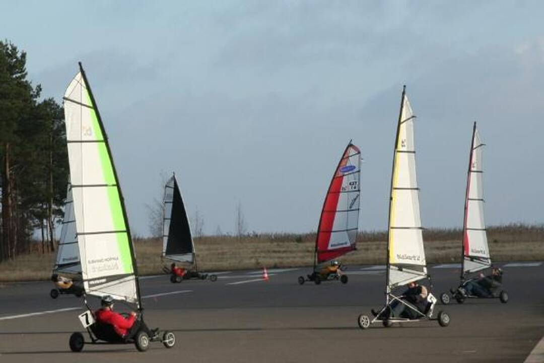 Vėjaračių čempionate buriuotojus lydėjo saulė ir vėjas