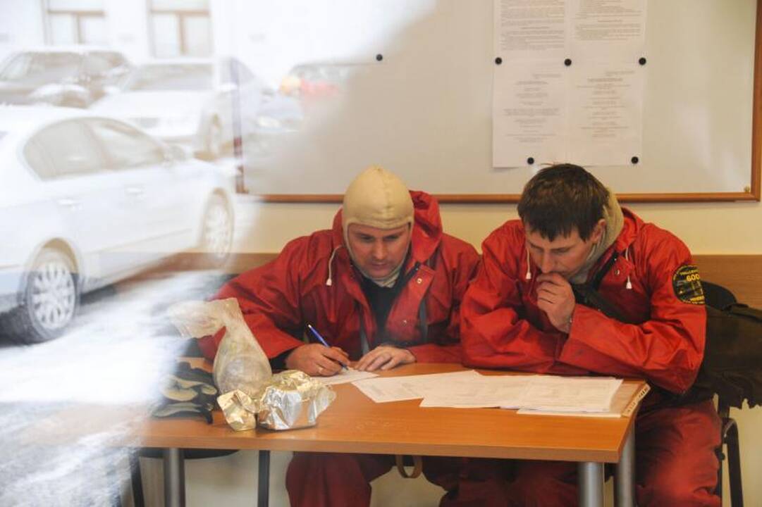 Vilniaus centre rastas vokas su neaiškaus turinio medžiaga