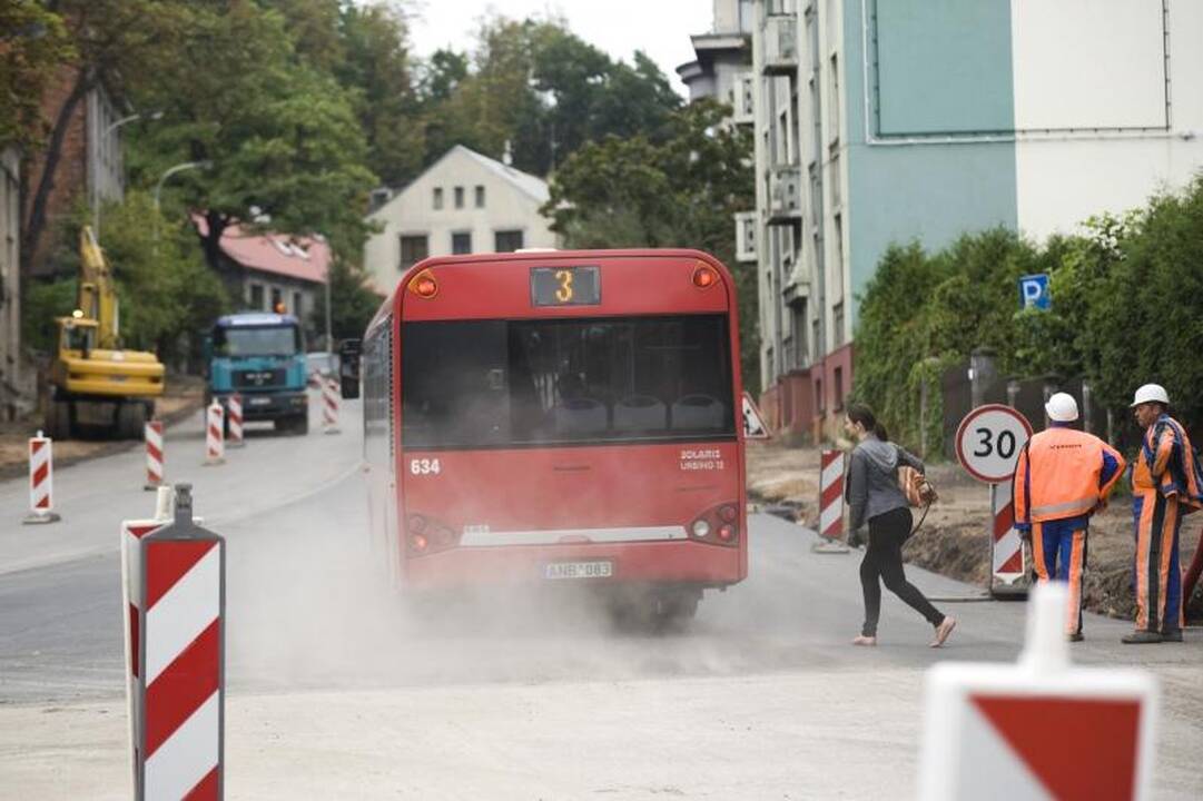 Parodos kalnu          vėl rieda autobusai 
