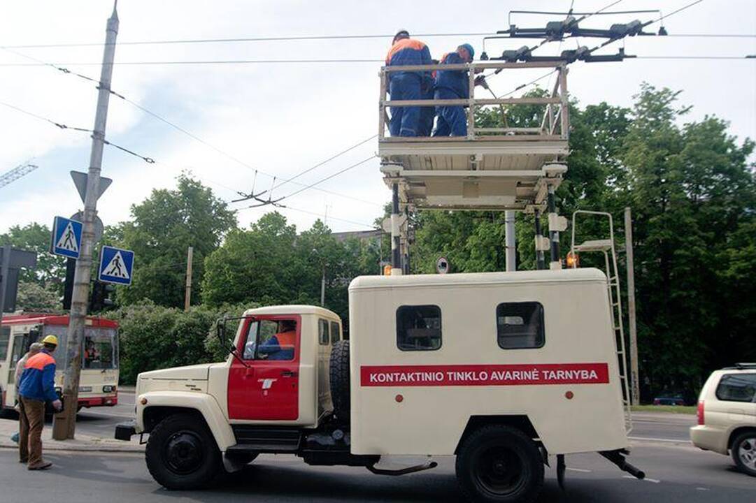 Vilniuje valandą buvo paralyžiuotas troleibusų eismas