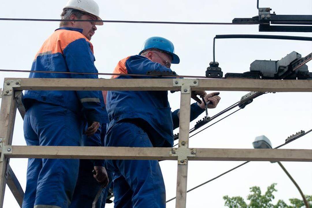 Vilniuje valandą buvo paralyžiuotas troleibusų eismas