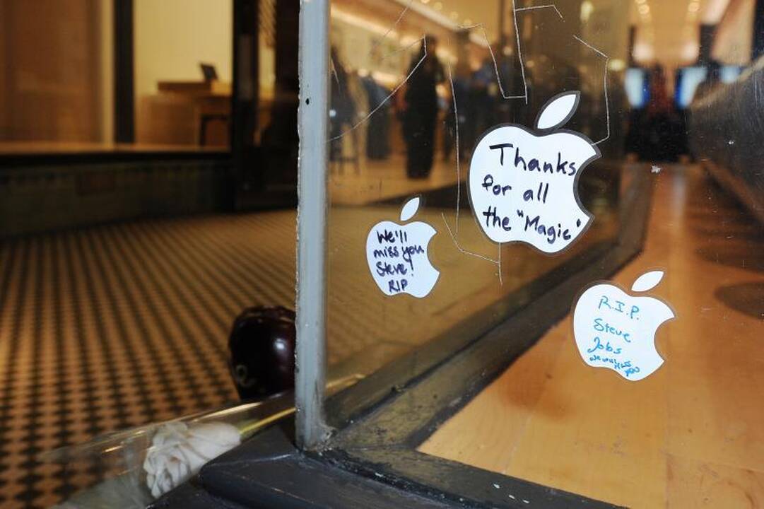 Apie Steve'ą Jobsą: B.Obama, B.Gatesas, M.Zuckerbergas