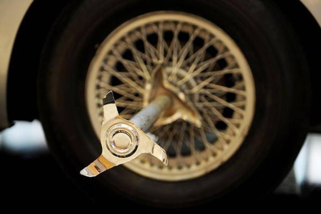 Agento 007 ratai - aukcione