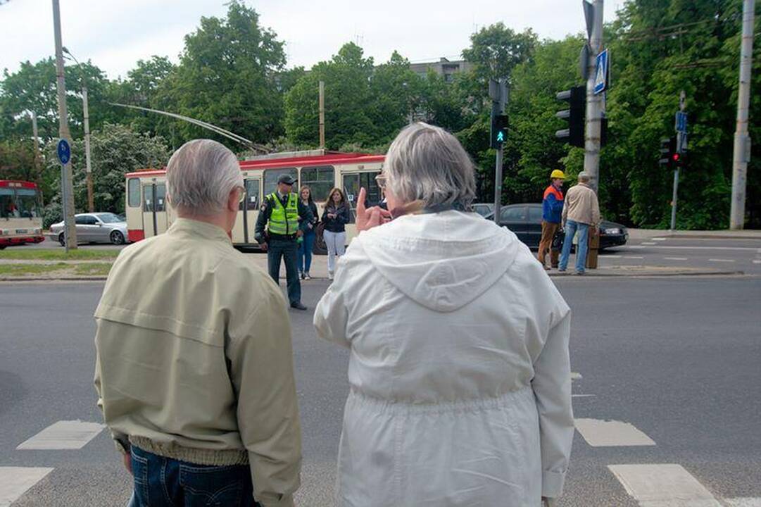 Vilniuje valandą buvo paralyžiuotas troleibusų eismas