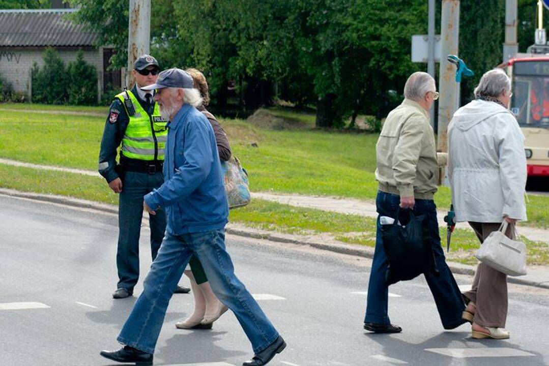 Vilniuje valandą buvo paralyžiuotas troleibusų eismas