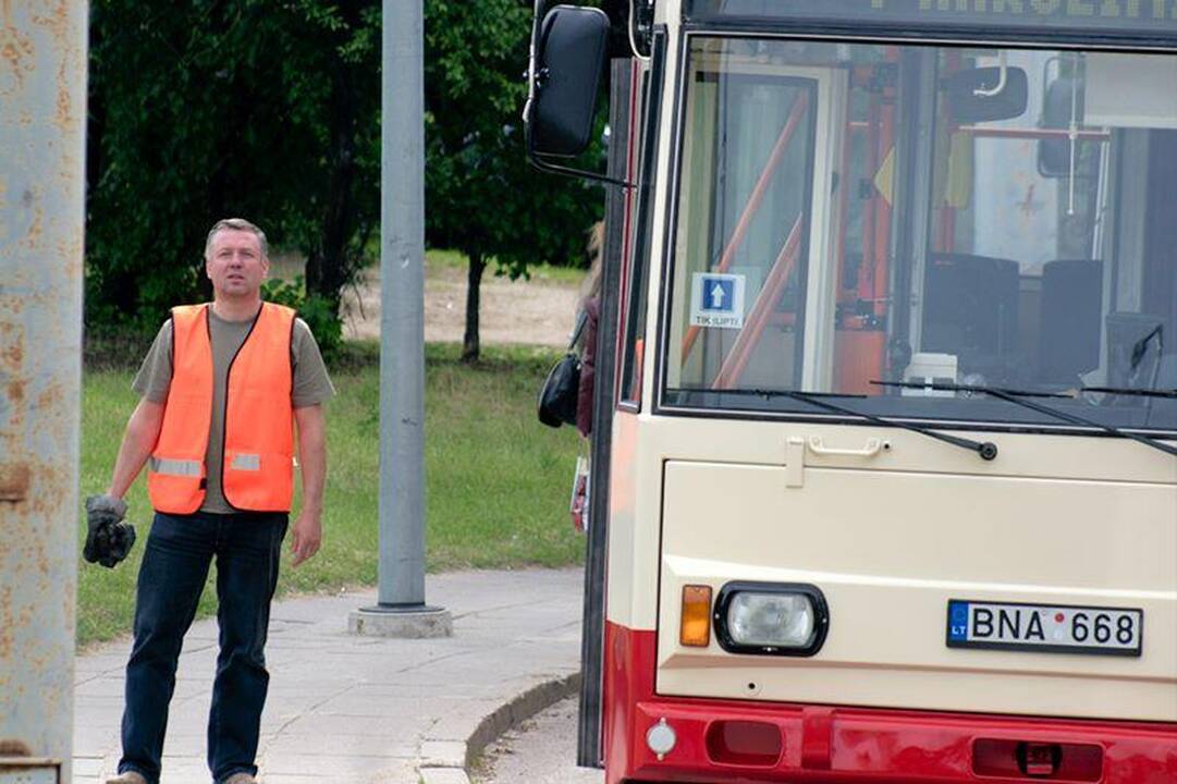Vilniuje valandą buvo paralyžiuotas troleibusų eismas