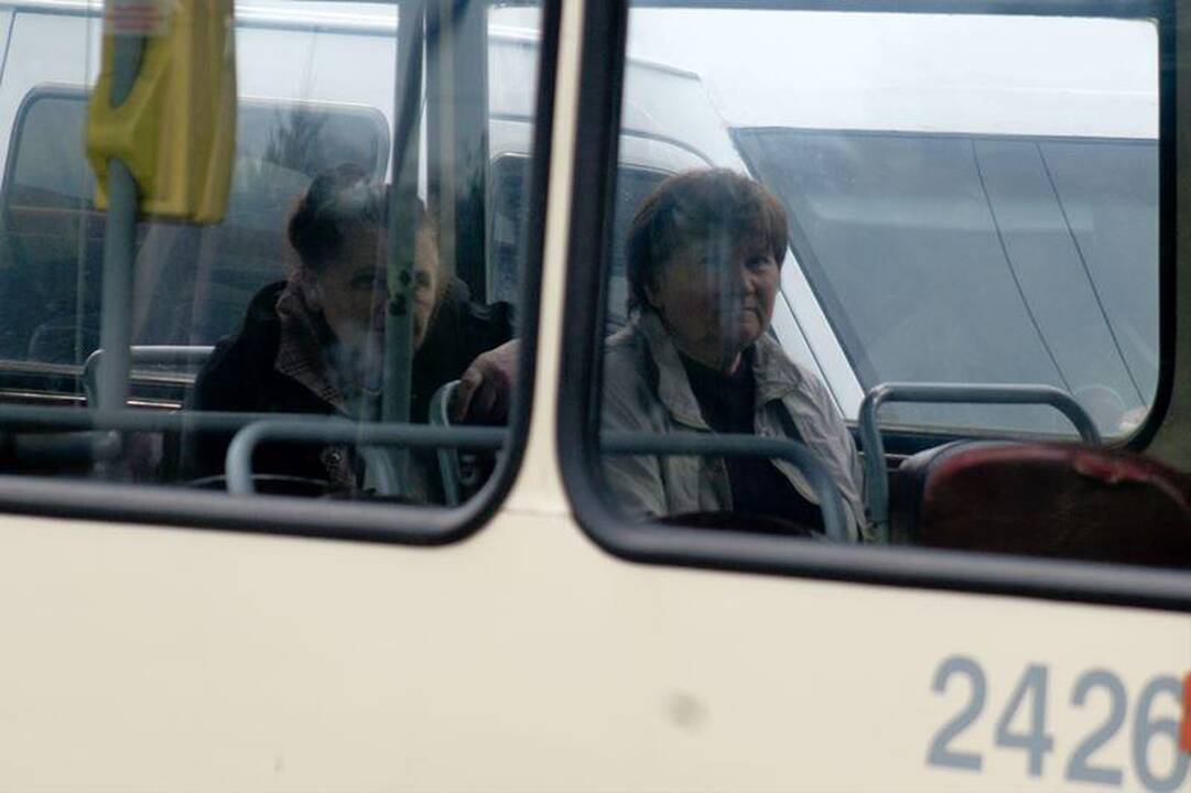 Vilniuje valandą buvo paralyžiuotas troleibusų eismas