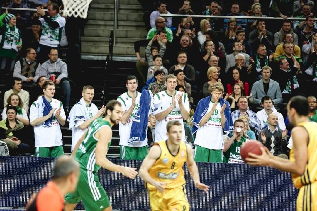 Sudegęs keltas "Lisco Gloria" parplukdytas į Klaipėdą 