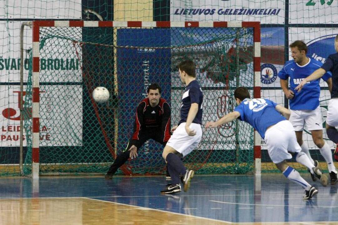 Klaipėdos salės futbolo čempionai paaiškėjo tik po baudinių 