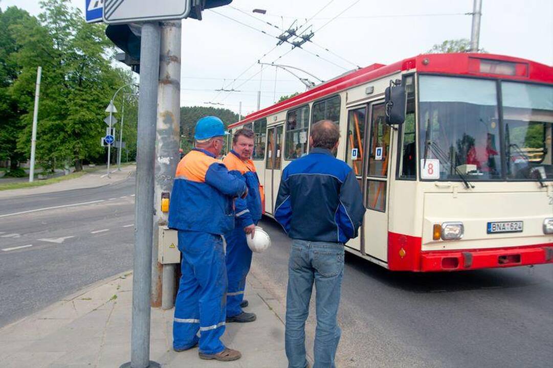 Vilniuje valandą buvo paralyžiuotas troleibusų eismas