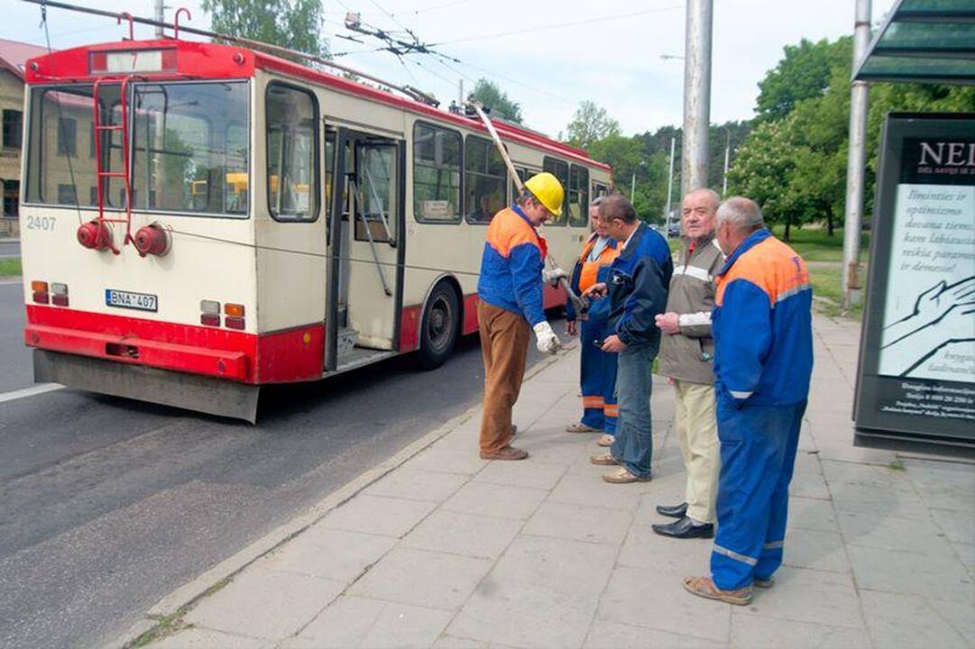 Vilniuje valandą buvo paralyžiuotas troleibusų eismas