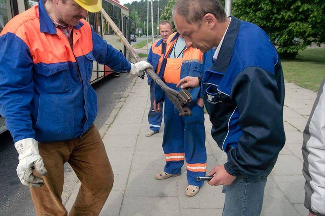 Vilniuje valandą buvo paralyžiuotas troleibusų eismas