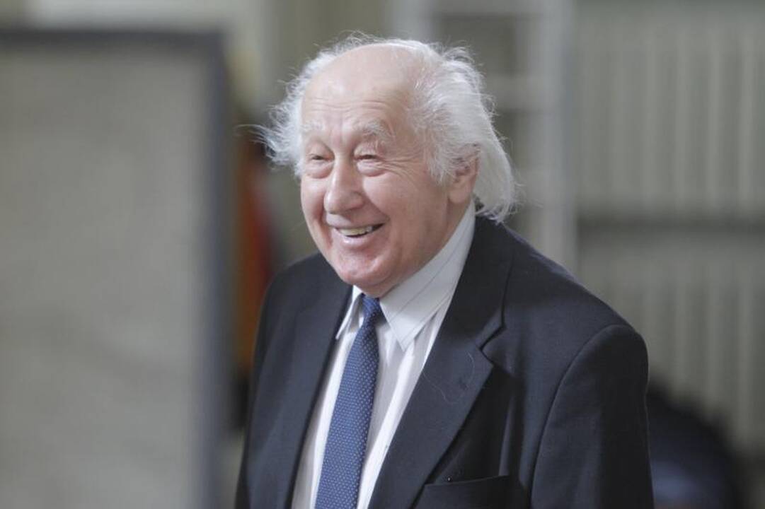 Simboliška: balandžio sniegas išlydėjo M. Martinaitį į amžinybę