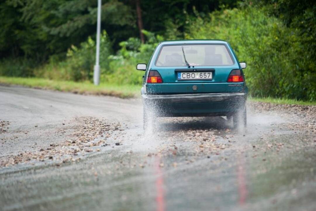 Kauniečiams vairuotojams – naktinės liūties išbandymai