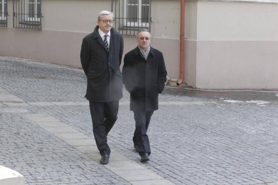 Simboliška: balandžio sniegas išlydėjo M. Martinaitį į amžinybę