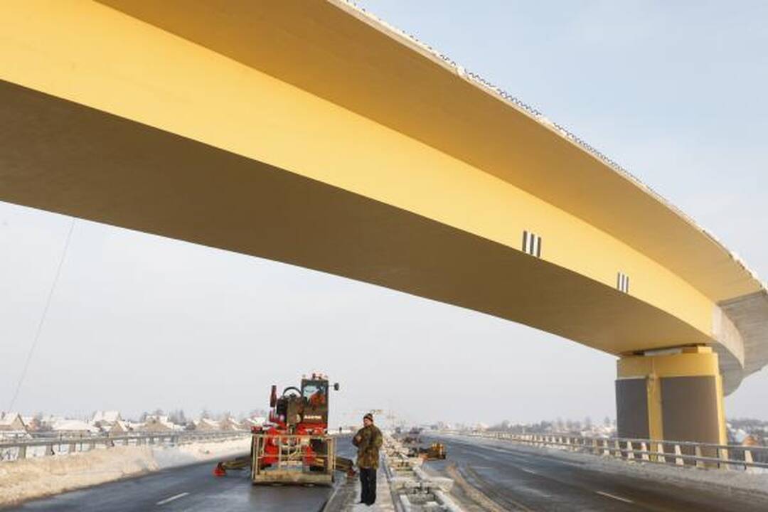 Jakų žiede atidaryta rekordinė estakada mažins spūstis