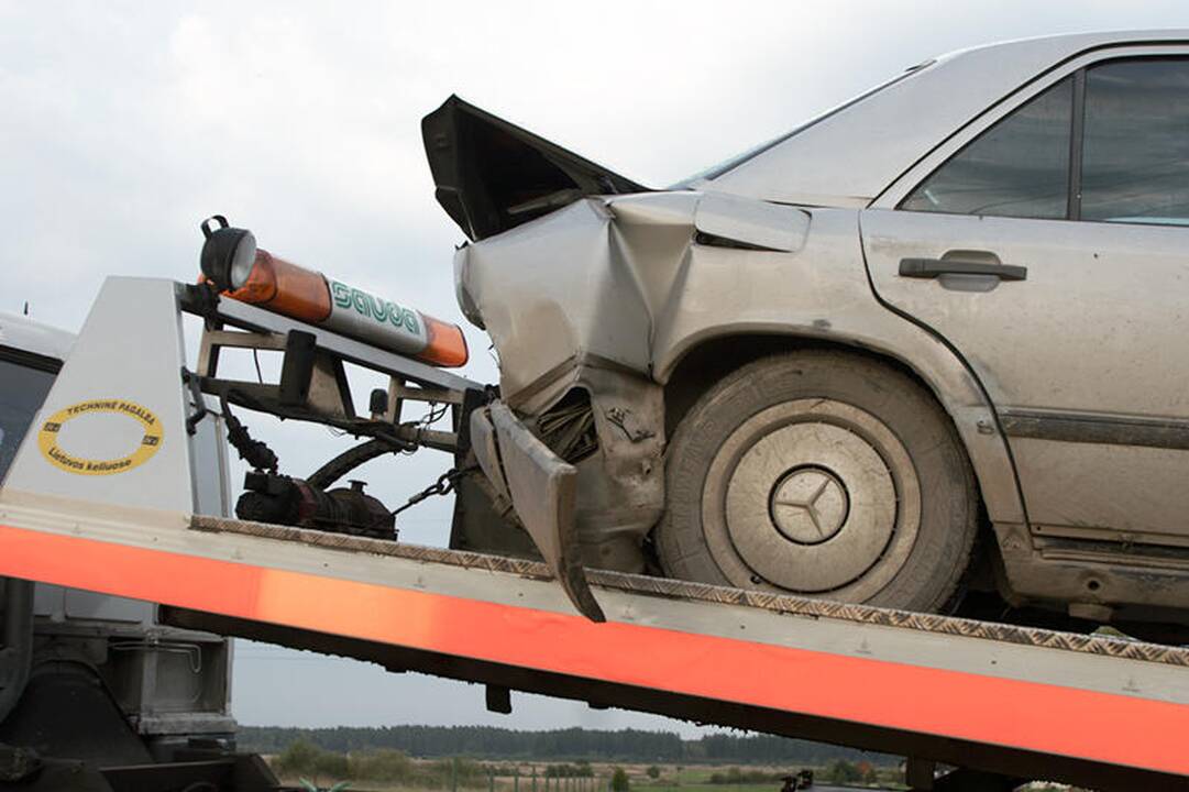 Vilniaus rajone mirtinai sužalotas automobilį kelyje remontavęs vyras