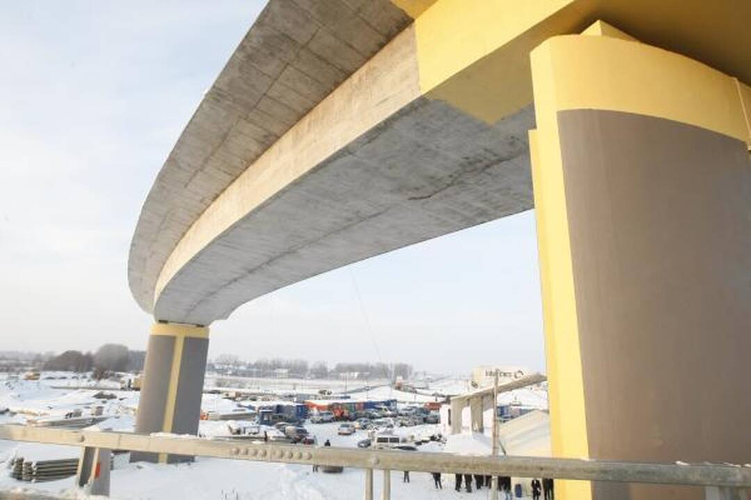 Jakų žiede atidaryta rekordinė estakada mažins spūstis