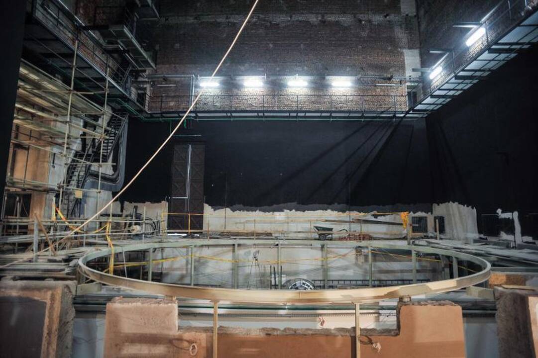 Naująją sceną Kaune užklos „Baltoji drobulė"