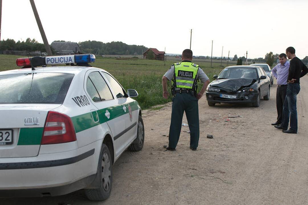 Vilniaus rajone mirtinai sužalotas automobilį kelyje remontavęs vyras