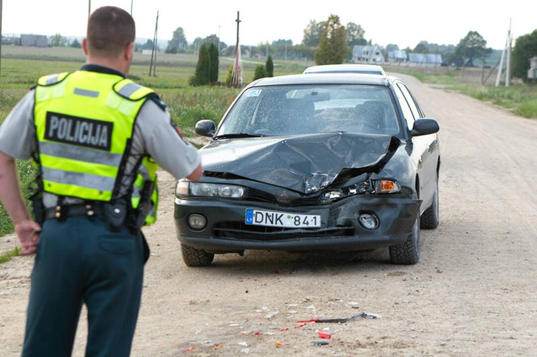 Vilniaus rajone mirtinai sužalotas automobilį kelyje remontavęs vyras